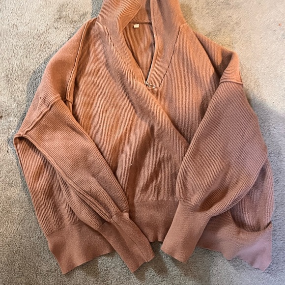 Varley Inspired Women’s Taupe Half Zip Sweater Large - Picture 3 of 3